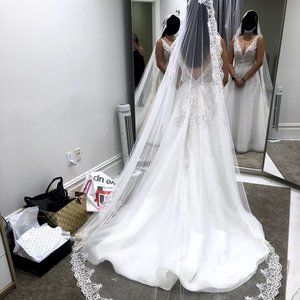 Unworn Enaura Wedding Dress